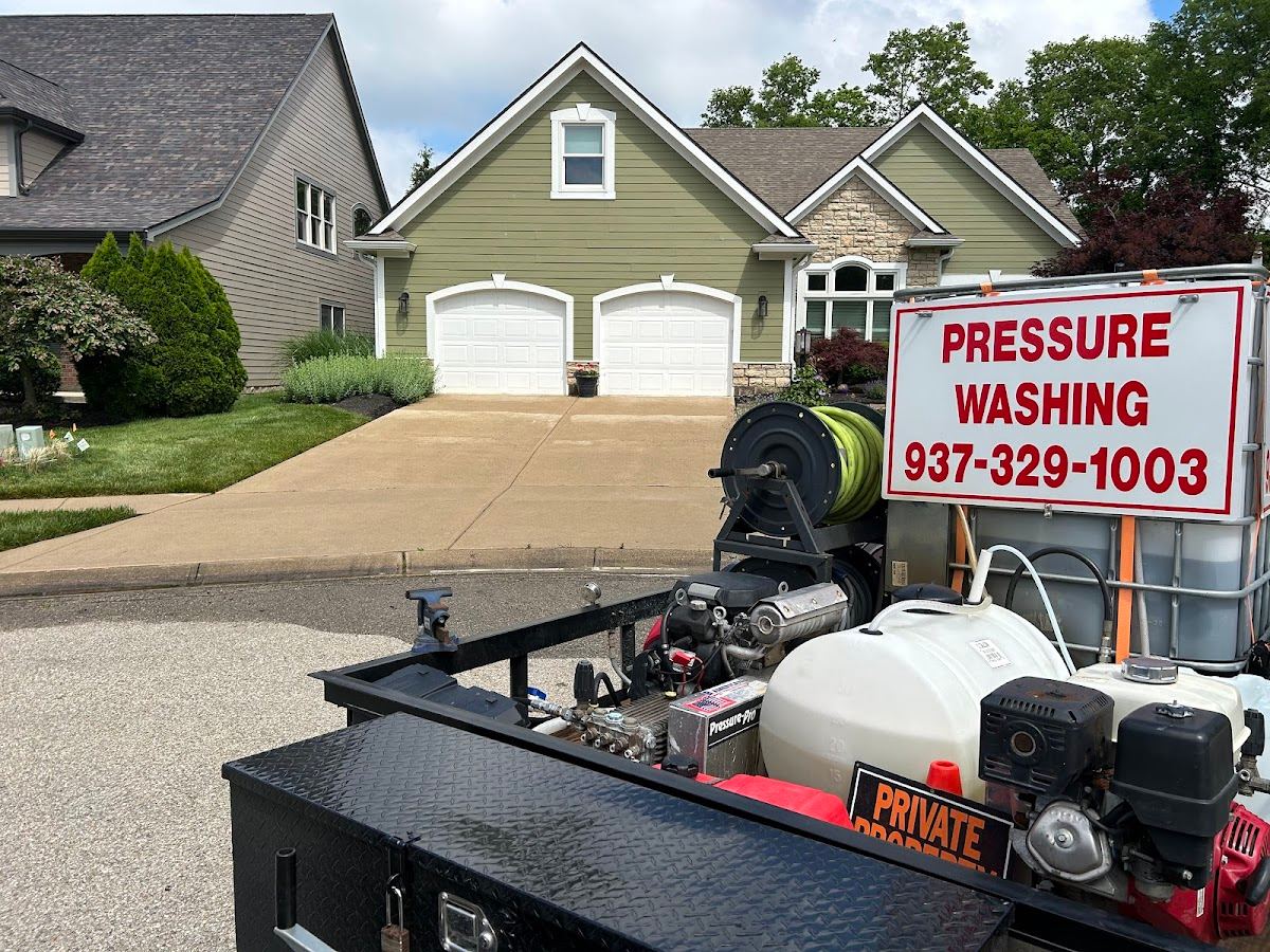 Pressure washing rig and equipment in Ohio